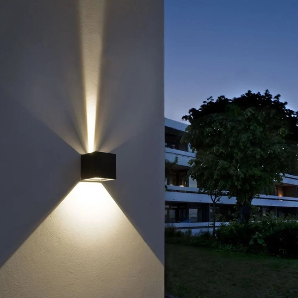 LUMARO Regulowana Lampa Ścienna
